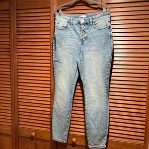 Laura Conrad high rise medium wash denims. NWT. Sizes 4,12.